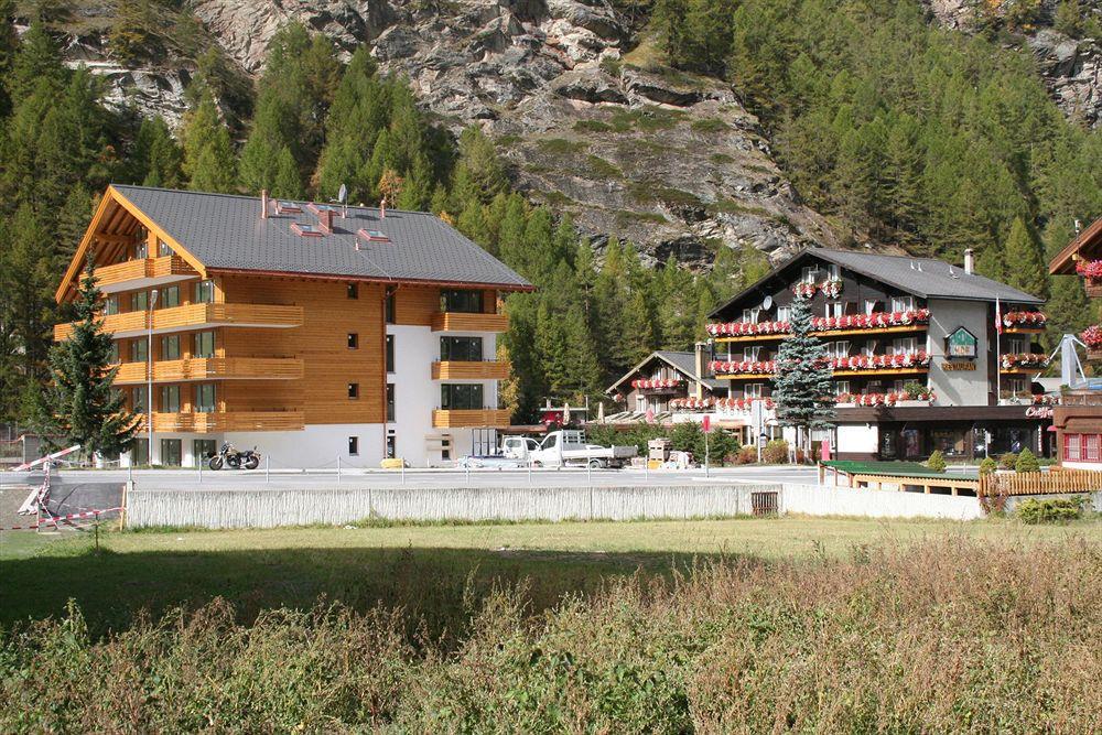 Typically Swiss Hotel Taescherhof Exterior foto