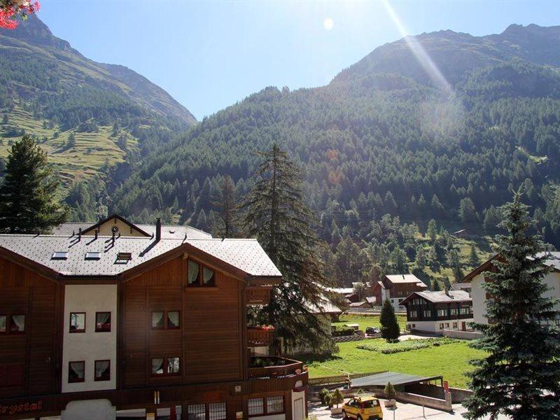 Typically Swiss Hotel Taescherhof Exterior foto