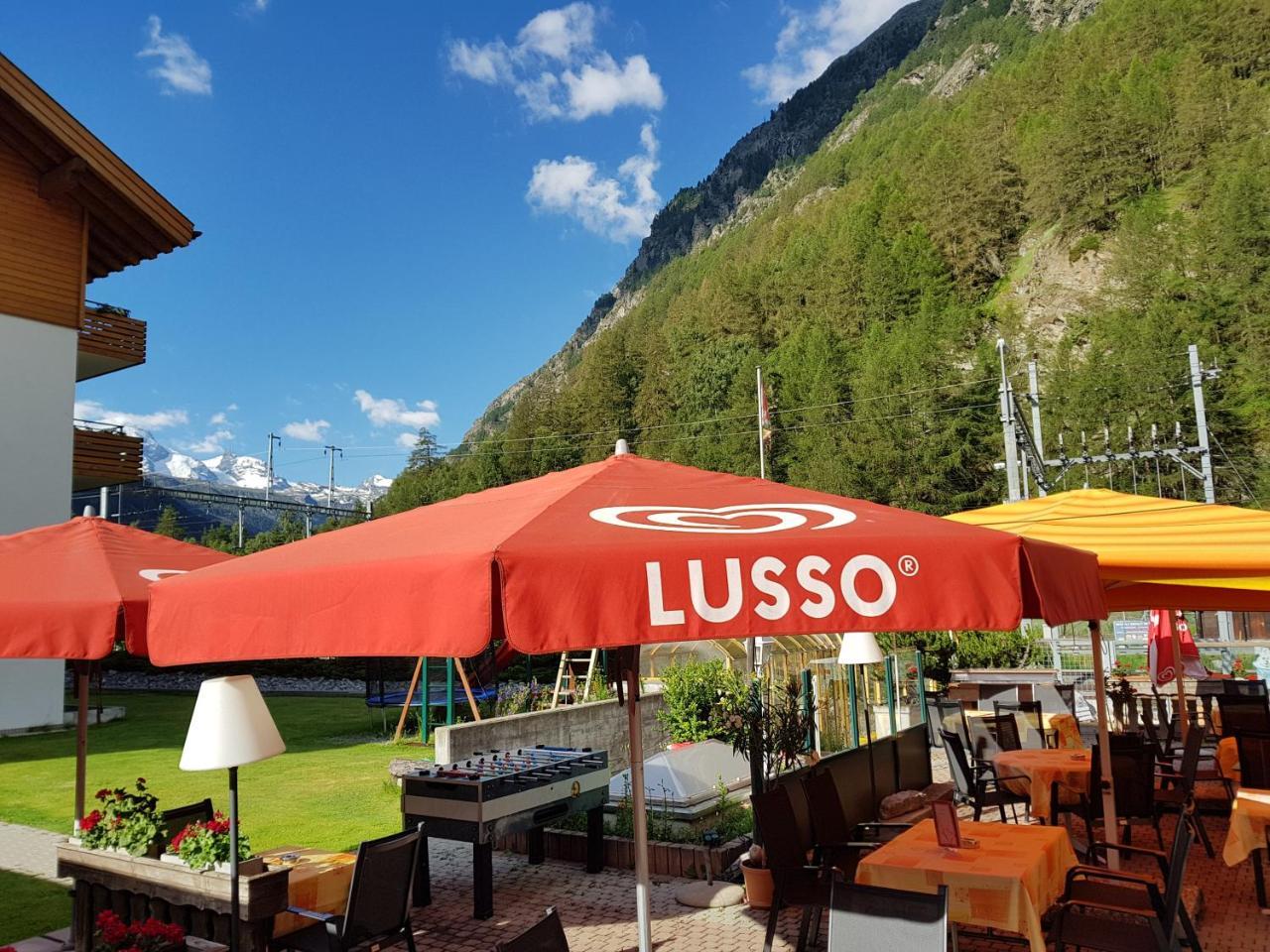 Typically Swiss Hotel Taescherhof Exterior foto